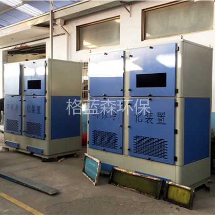 濾筒除塵打磨工作臺介紹